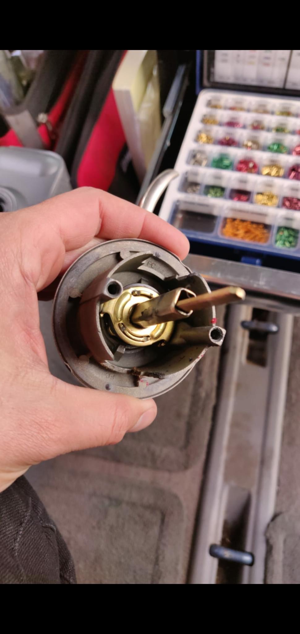 Rekeying a lock cylinder with new pins